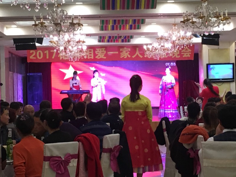 Photo of restaurant patrons enjoying a dinner and a show